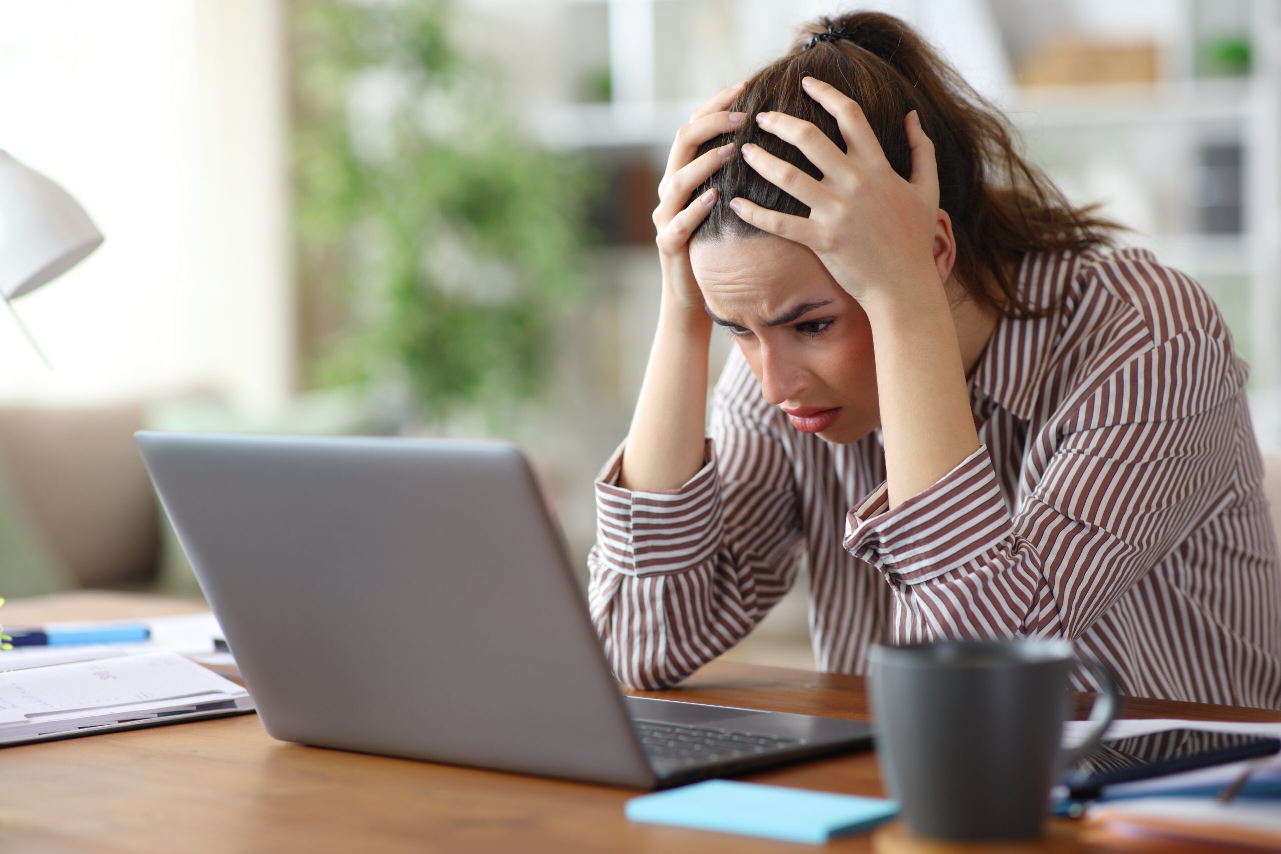 Worried,Self,Employed,Complaining,After,Discover,Online,Mistale,On,Laptop